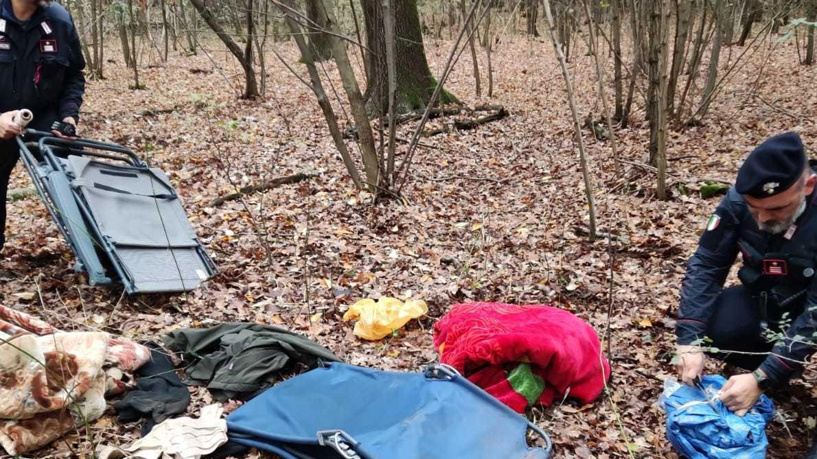 Boschi dello spaccio, irregolare fermato e portato in caserma Boschi dello spaccio, irregolare fermato e portato in caserma