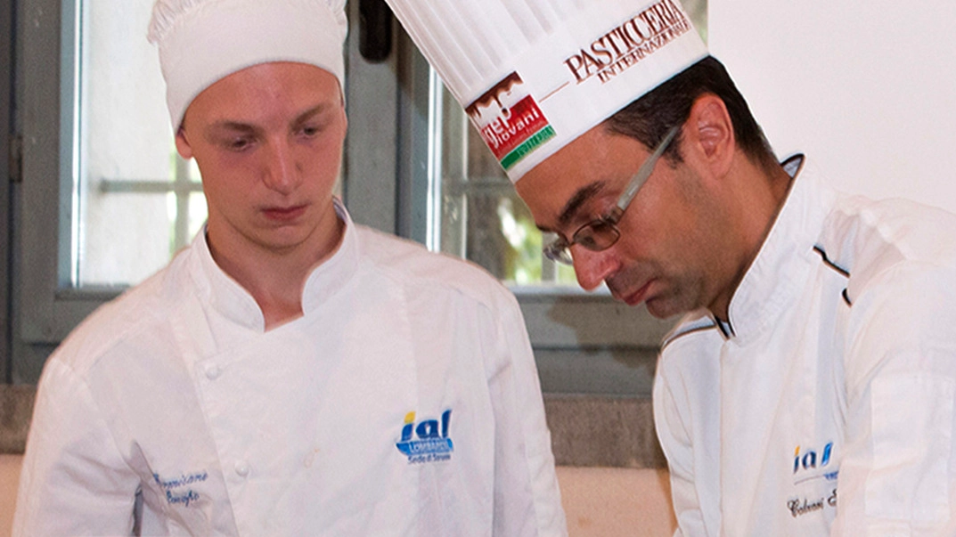 Lo chef Samuele Calzari insieme a Fabrizio Rigamonti