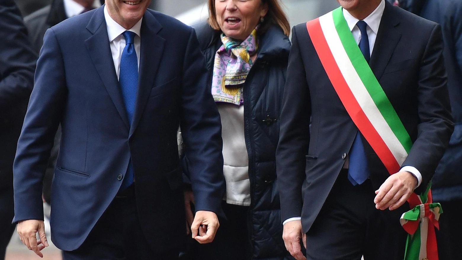 ll presidente del Consiglio Gentiloni accolto dal sindaco di Milano Sala (Ansa)