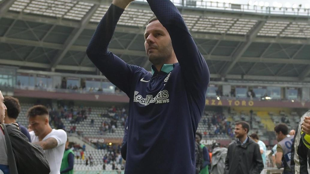 "Handanovic si ritira a Milano: nuovo ruolo in nerazzurro"
"Handanovic si ritira a Milano: nuovo ruolo in nerazzurro"