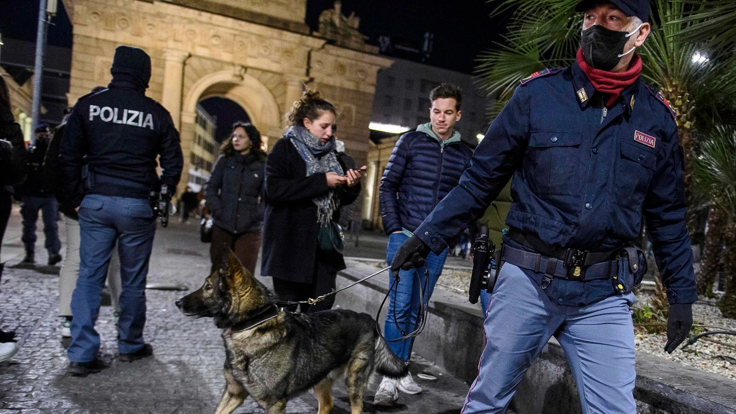 Ci sono controlli costanti della polizia in corso Como (Foto di repertorio)