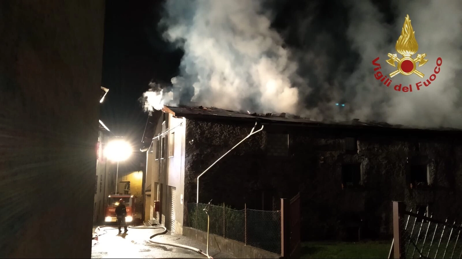 Incendio a Lovero (Foto vigili del fuoco)