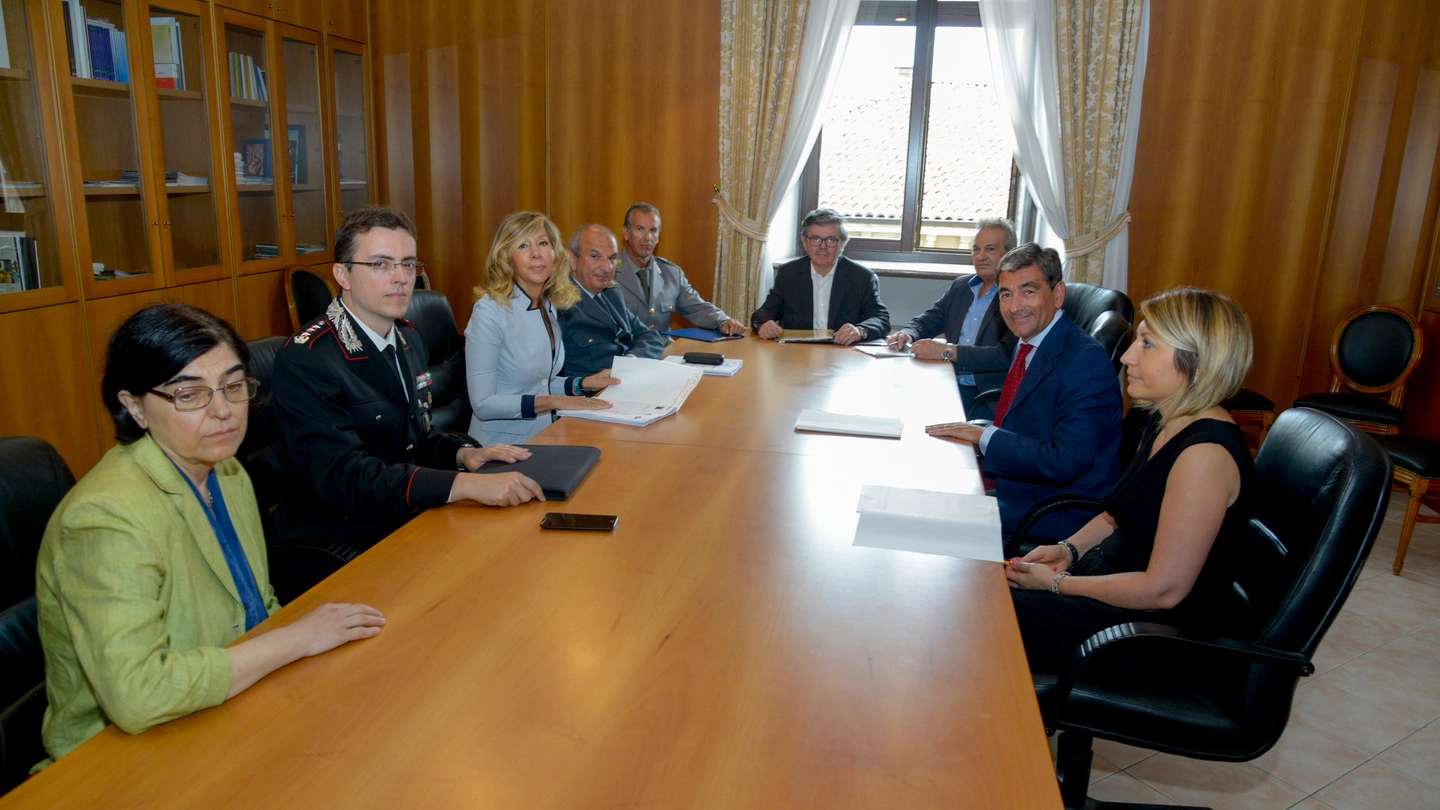 L’incontro tra  vice prefetto, forze dell’ordine e amministratori barasini (Cavalleri)