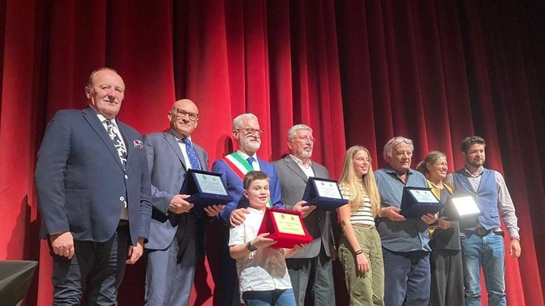 Ape d’oro ai cittadini benemeriti. E alfieri due campioncini di minimoto Ape d’oro ai cittadini benemeriti. E alfieri due campioncini di minimoto