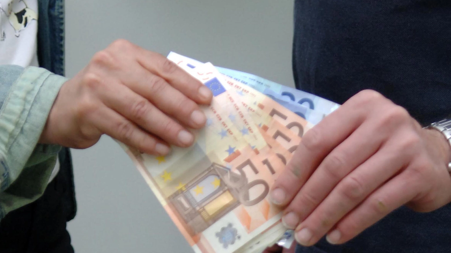 La donna ha consegnato oltre 150 euro