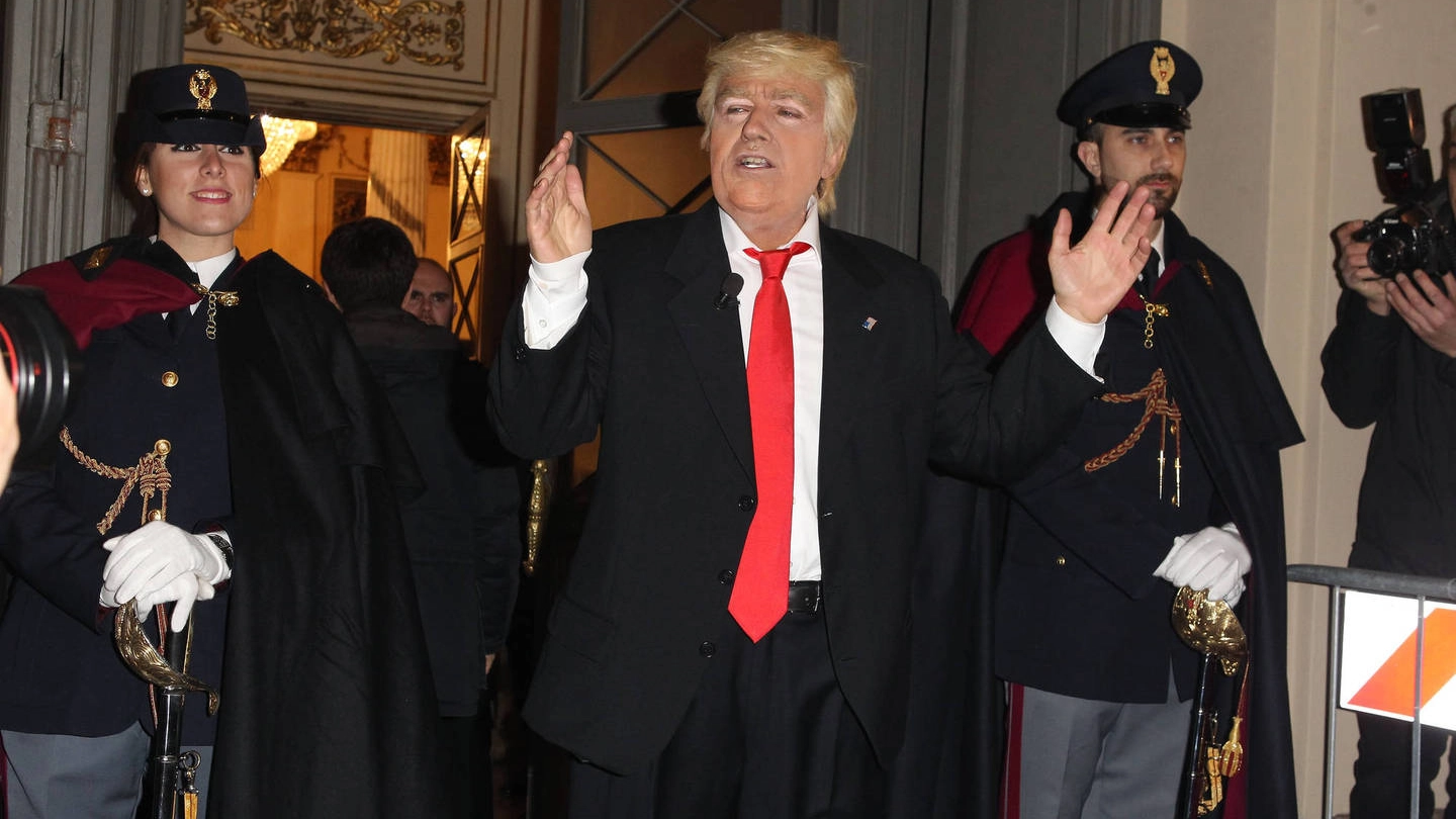 Uno strano Donald Trump all'ingresso della Scala