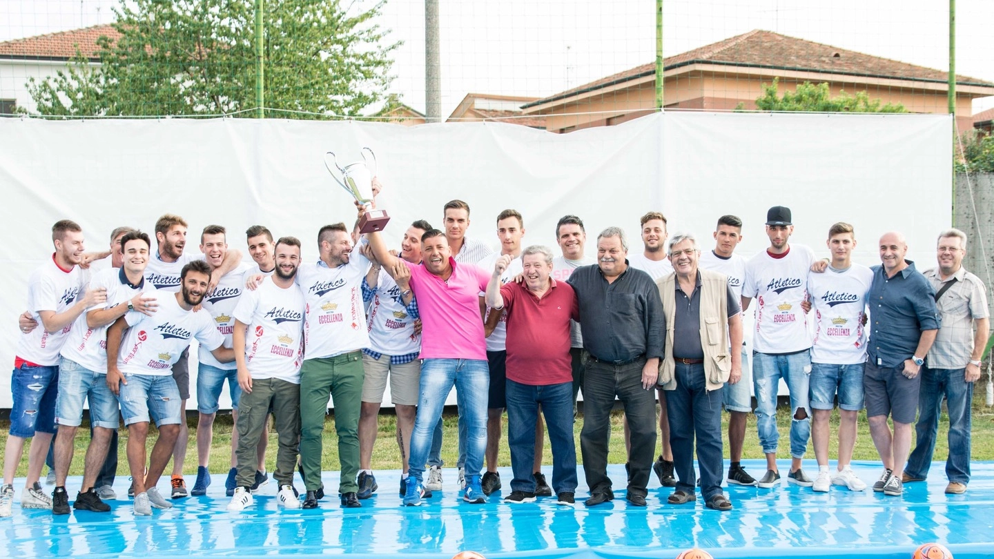 Giocatori e staff del San Giuliano (Foto Nicolò Pizzi)