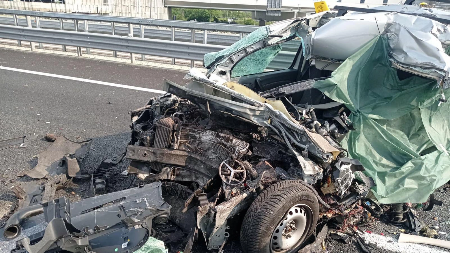 Incidente sulla Milano-Venezia  Auto si schianta contro un tir:  muore un ragazzo di 25 anni