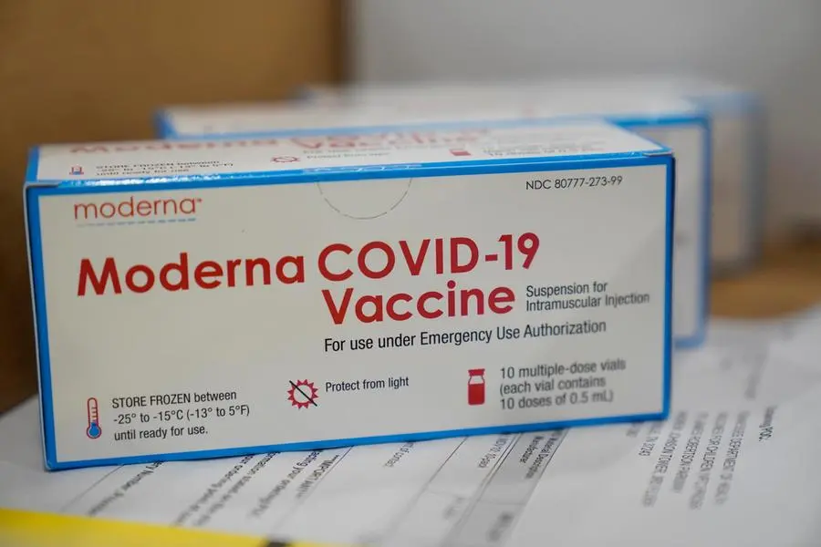 Vaccini, arrivate in Italia altre 333.600 dosi del siero Moderna