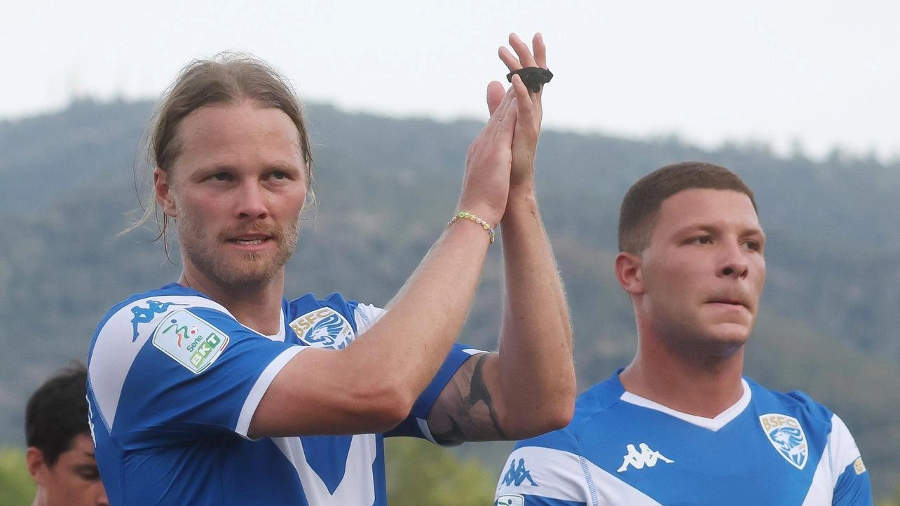 Brescia subito tre punti Grazie a Bjarnason piega il Cosenza 1-0 Brescia subito tre punti Grazie a Bjarnason piega il Cosenza 1-0