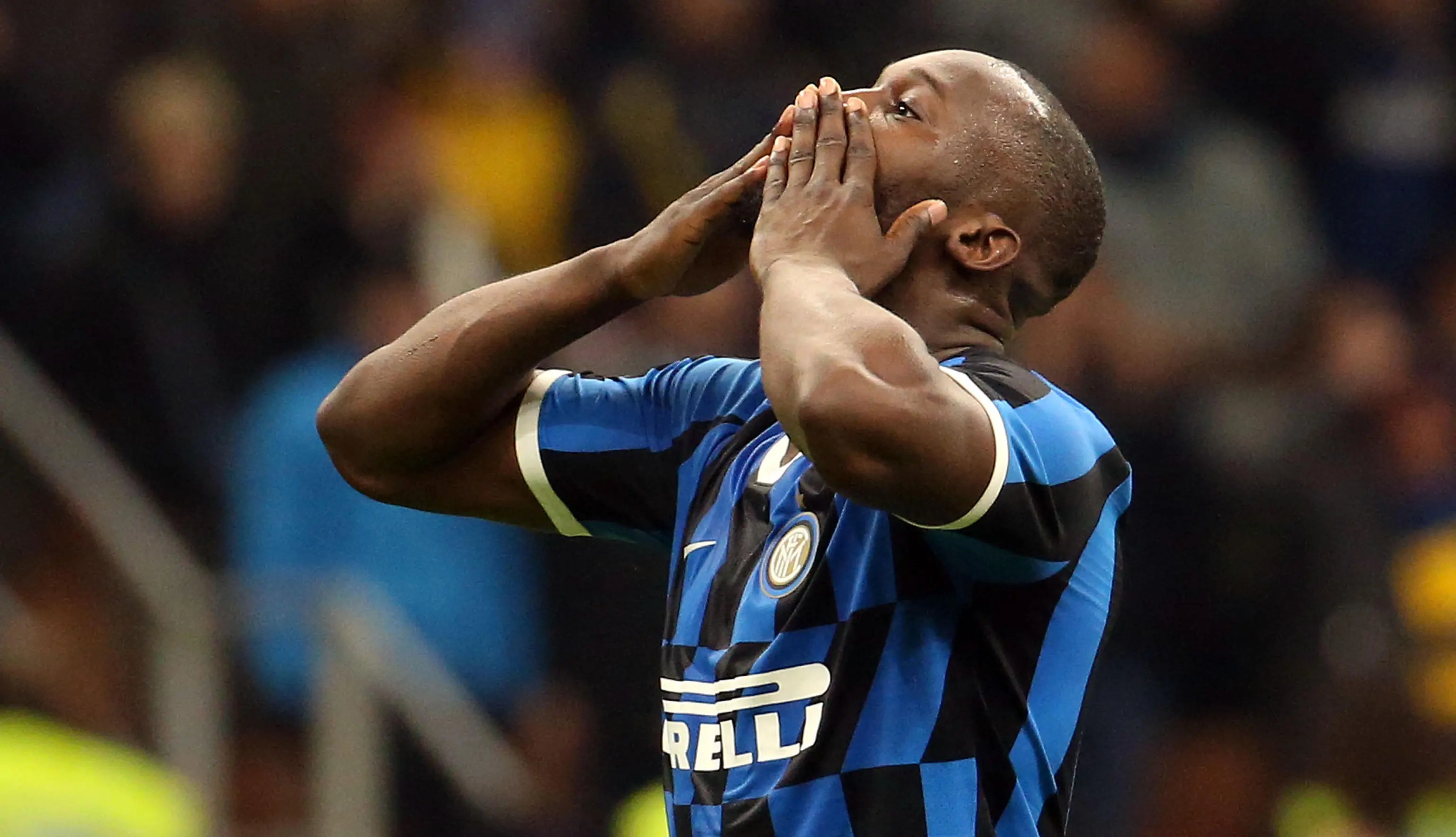 Lukaku-Inter, la Curva Nord non perdona: "Nessuno lo accolga con le sciarpe degli ultras"
