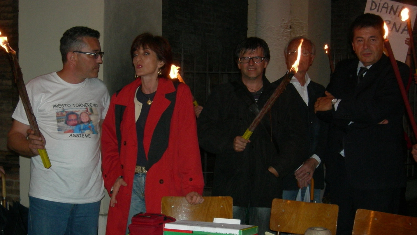 A sinistra, Angelo Ogliari, ucciso il 31 ottobre 2007, insieme alla senatrice Cinzia Fontana