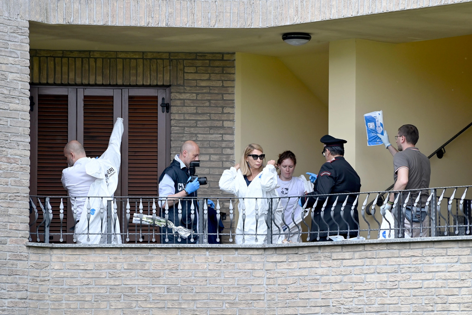 Il sopralluogo nella casa dell'omicidio