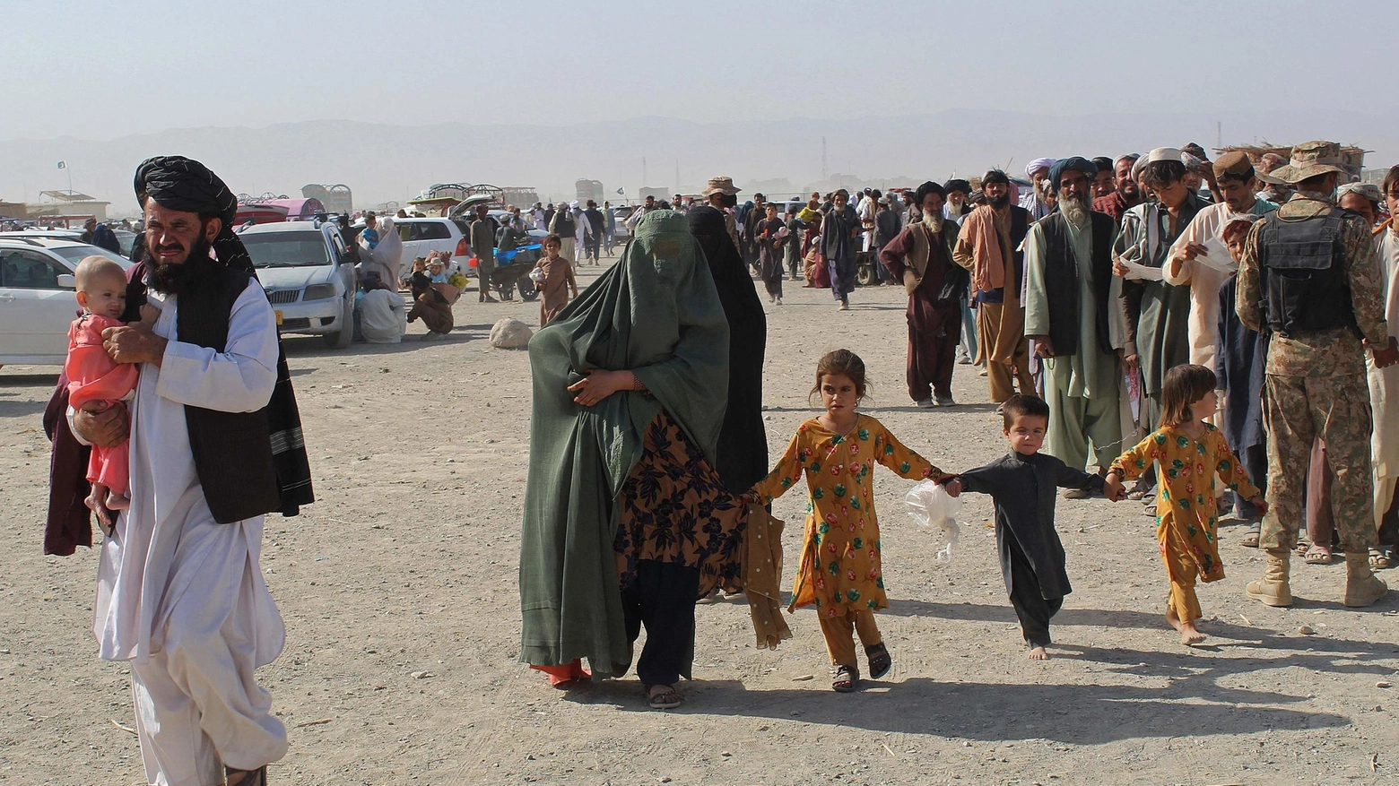 Afghani lasciano il Paese