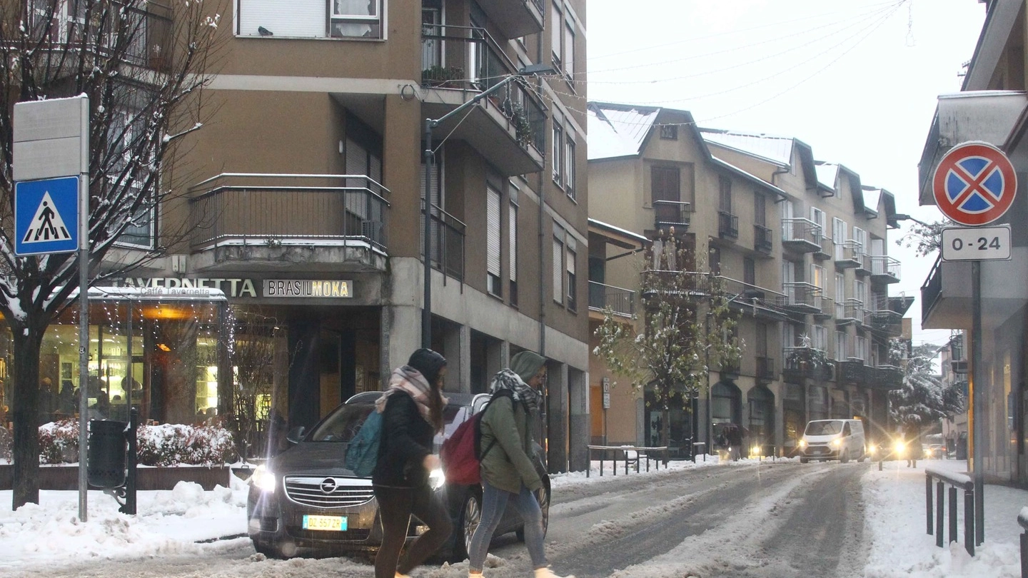 Neve sulle strade di Morbegno (National Press)
