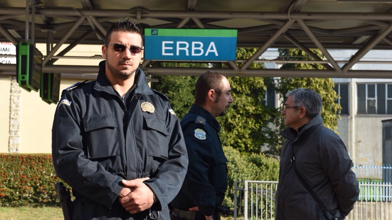 Le guardie alla stazione di Erba