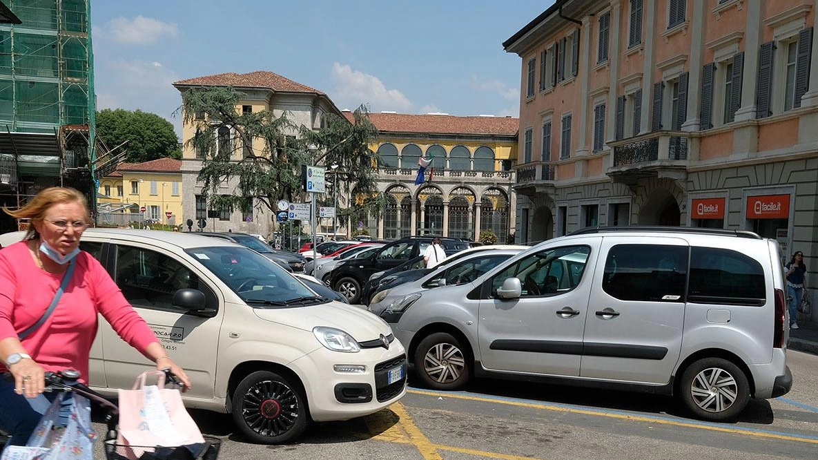 Rivoluzione parcheggi  Arrivano le strisce gialle