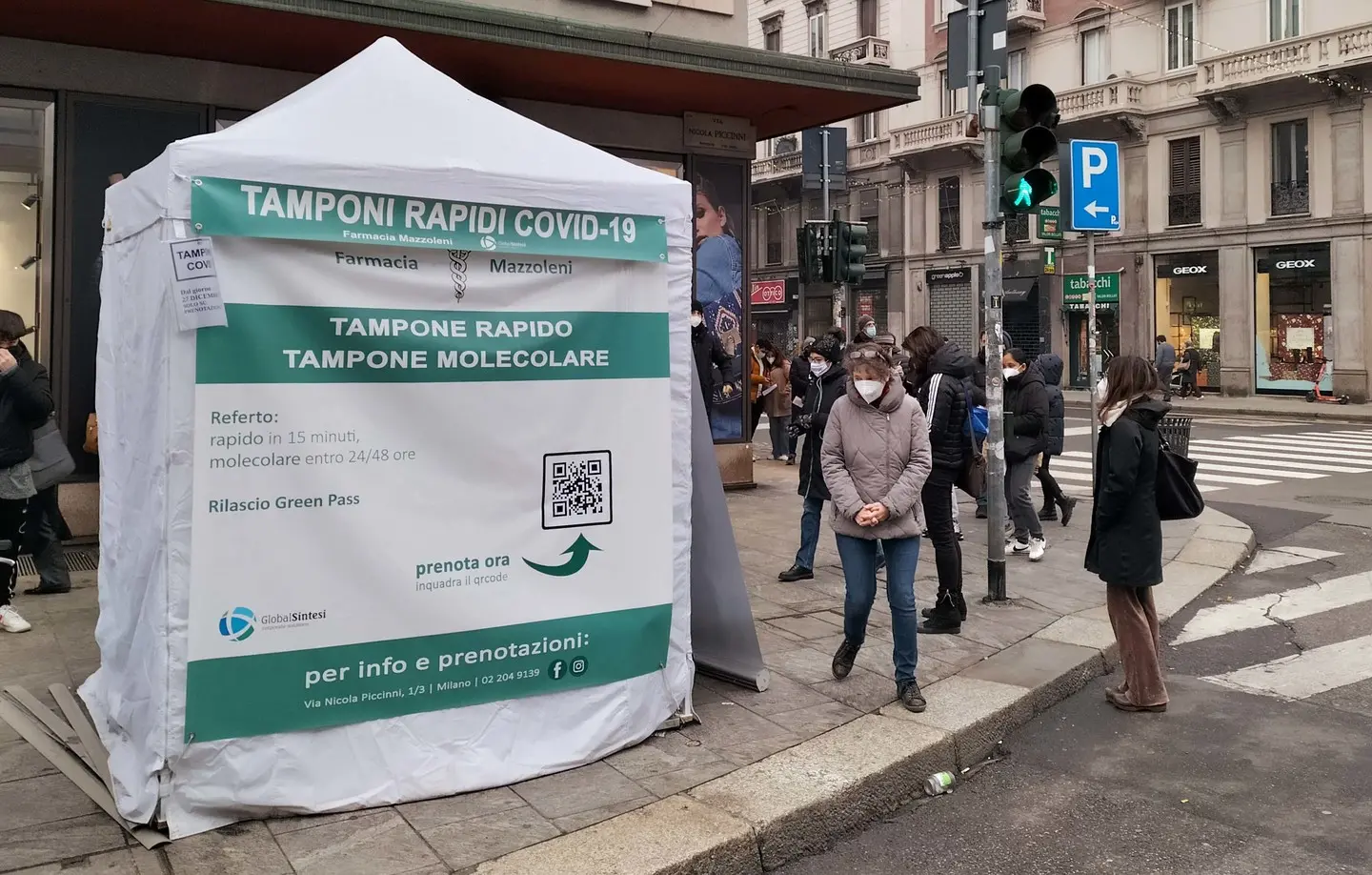 Covid, tetto scaduto per i tamponi in farmacia: ma resteranno a 15 euro (per ora)