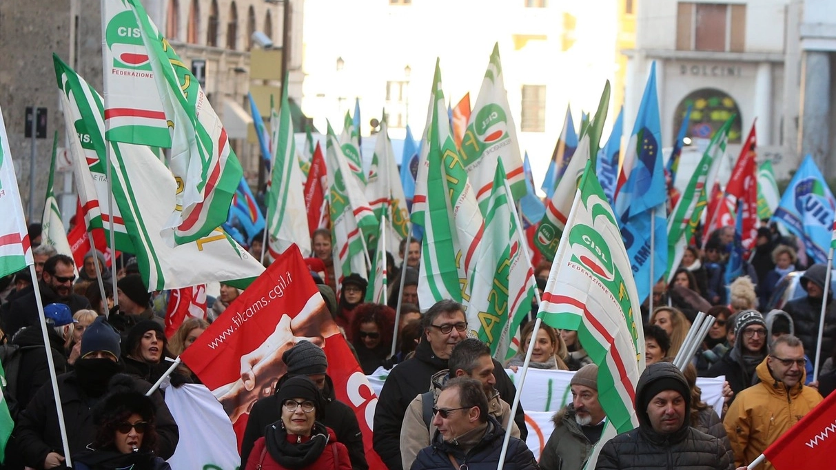 La manifestazione organizzata a Brescia dai lavoratori Conad-Auchan