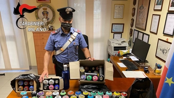 Gorgonzola, imbrattano treno del metrò: denunciati writer spagnoli con 81 bombolette spray