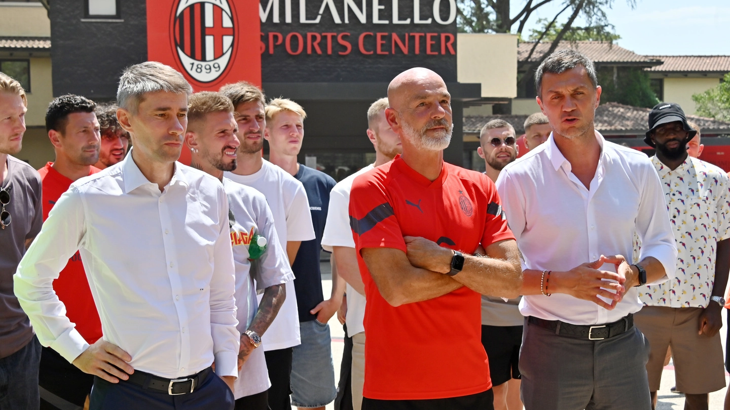 Da sinistra: Massara, Pioli e Maldini al raduno del Milan 