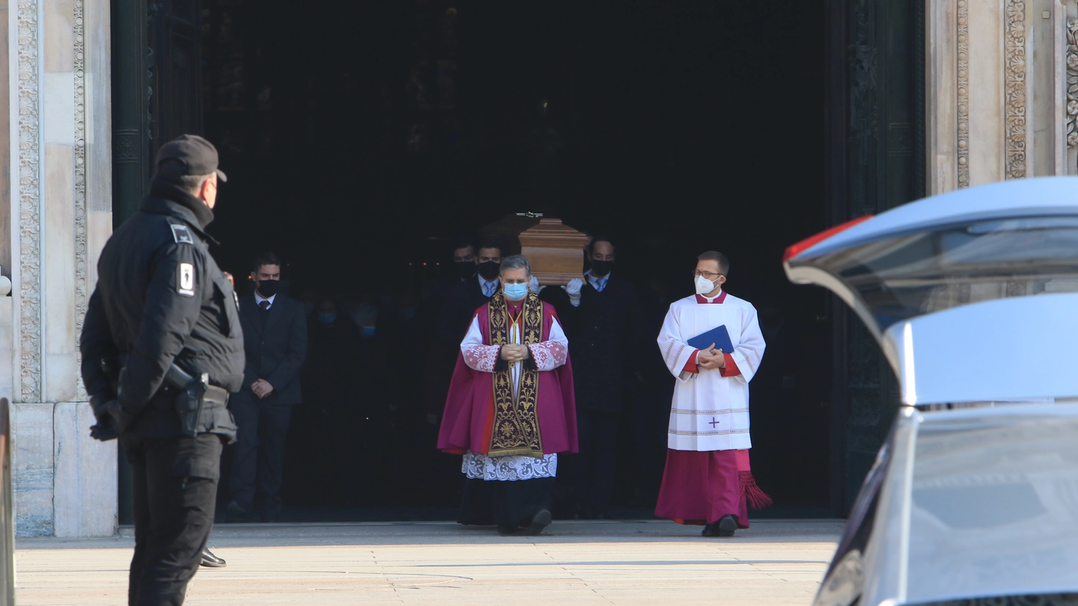 I funerali del vescovo Marco Ferrari in Duomo a Milano