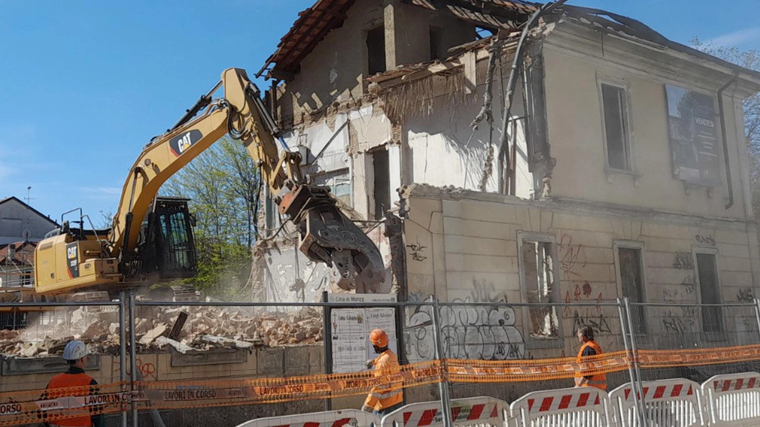 Una palazzina sulla storia Rasa al suolo l’ex Colmar Una palazzina sulla storia Rasa al suolo l’ex Colmar