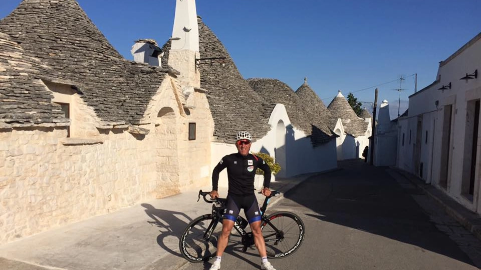 Marco Saligari in Puglia con la sua bici