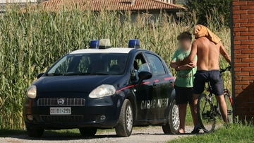 Brescia, spara al fratello e ora si pente: "Volevo solo spaventarlo"