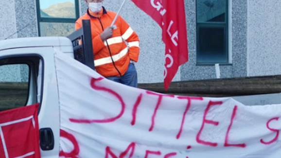 La protesta degli operai della Sittel