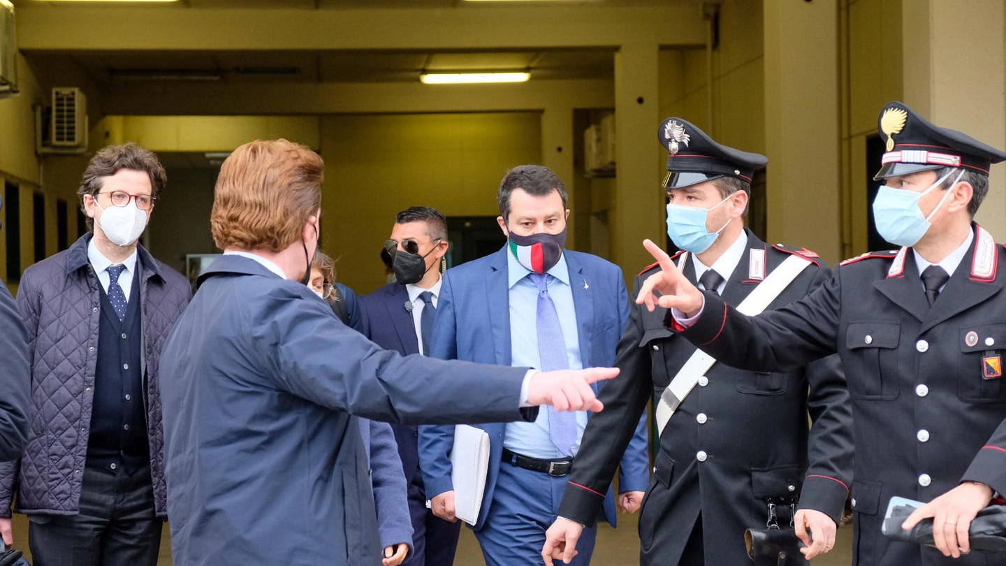 Salvini lascia l'aula bunker di Palermo dopo il rinvio a giudizio