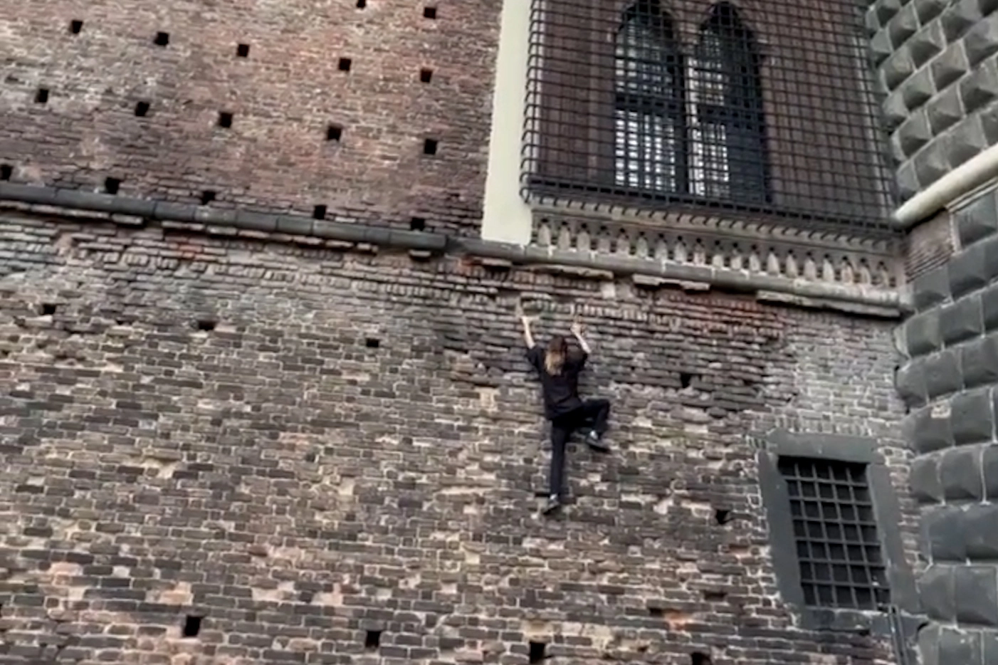 Jared Leto scala il Castello Sforzesco