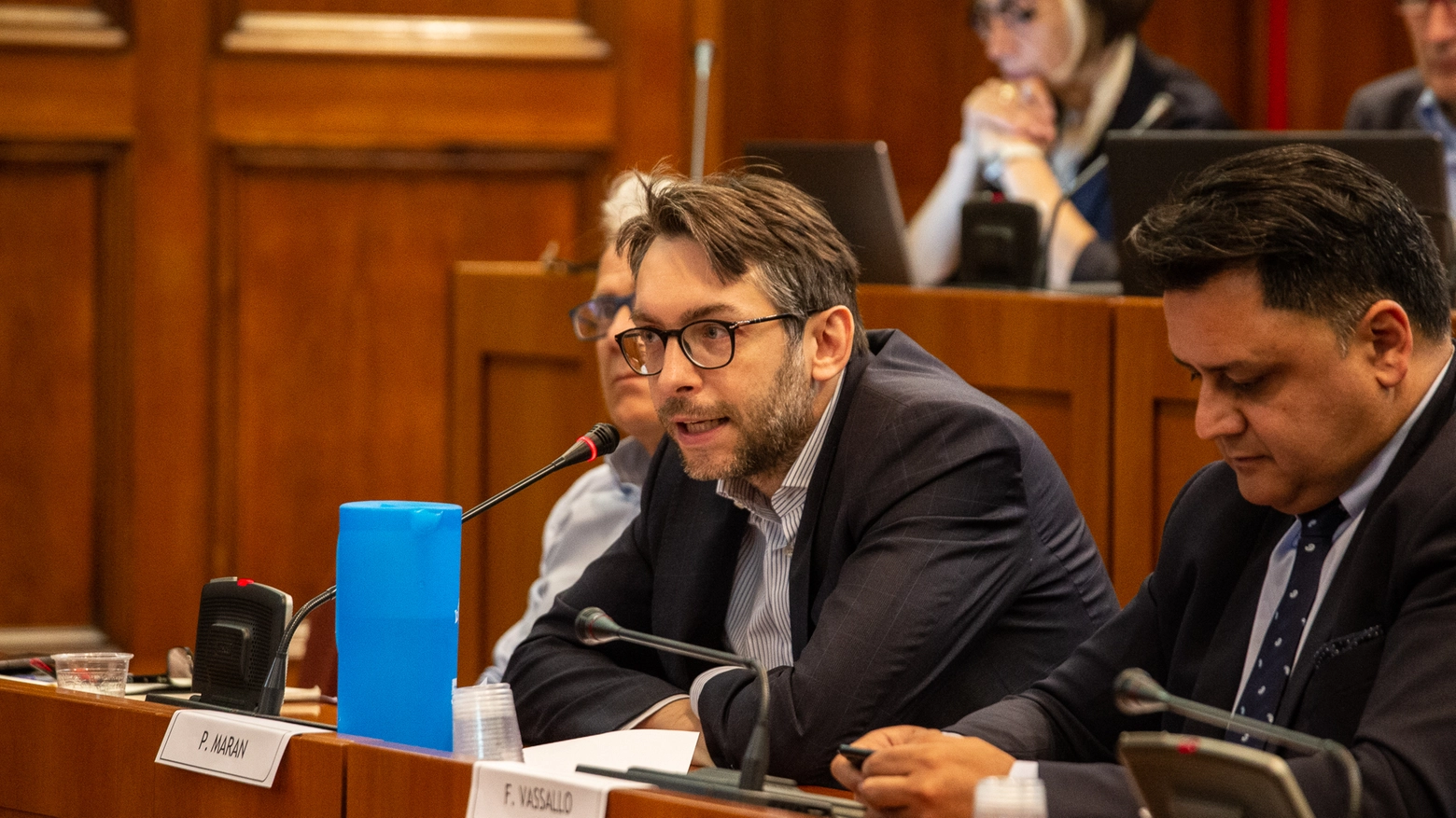 Pierfrancesco Maran durante l'incontro a Palazzo Isimbardi