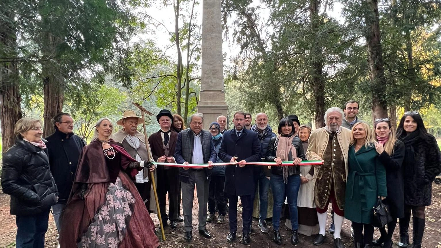 Obelisco di Villa Ghirlanda Silva. Nuovo splendore dopo il restauro Obelisco di Villa Ghirlanda Silva. Nuovo splendore dopo il restauro