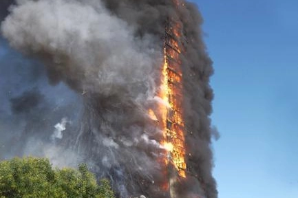 Torre dei Moro in fiamme