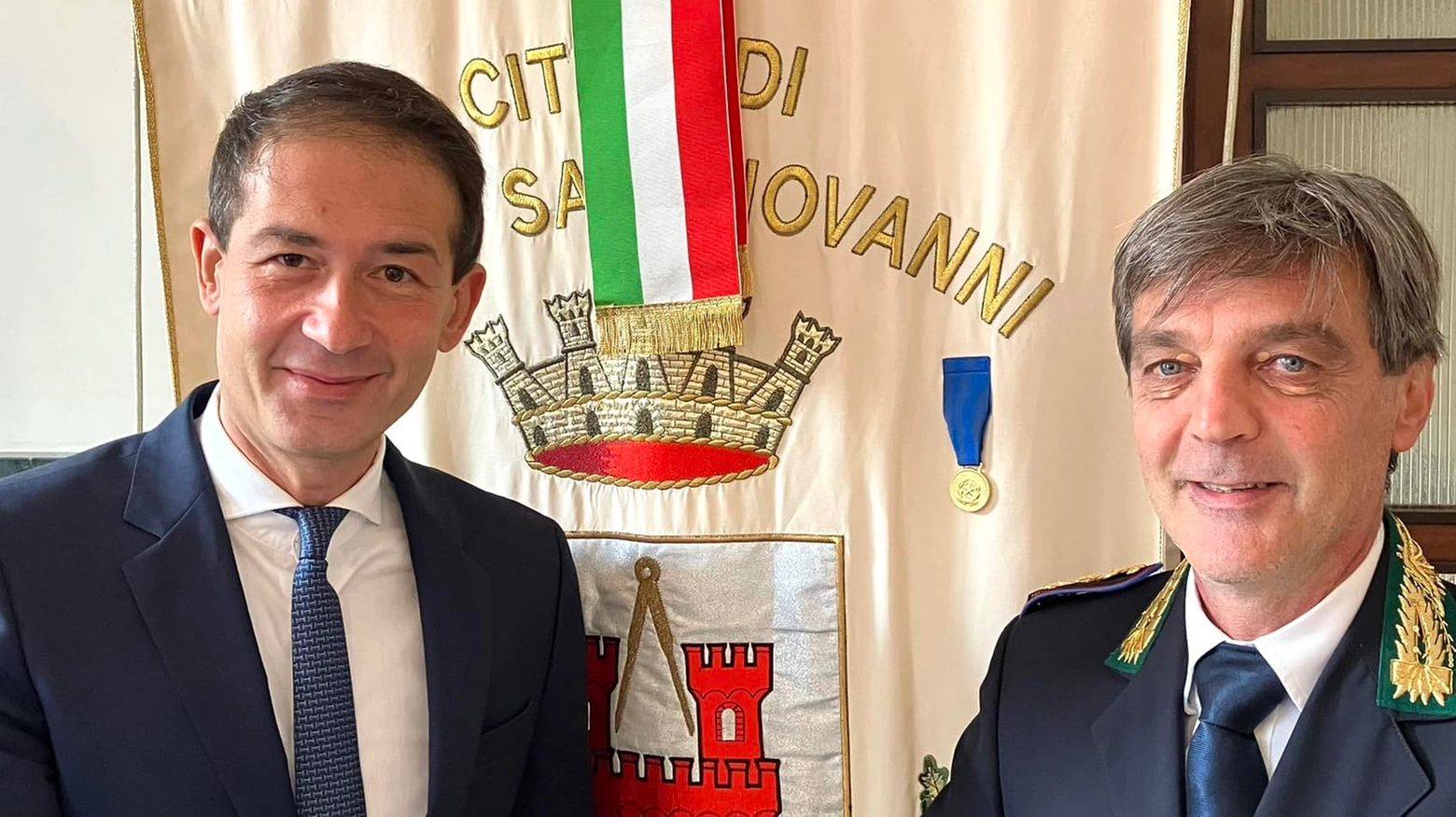 Luca Zenobio, nuovo comandante della polizia locale (a destra) e il sindaco Roberto Di Stefano