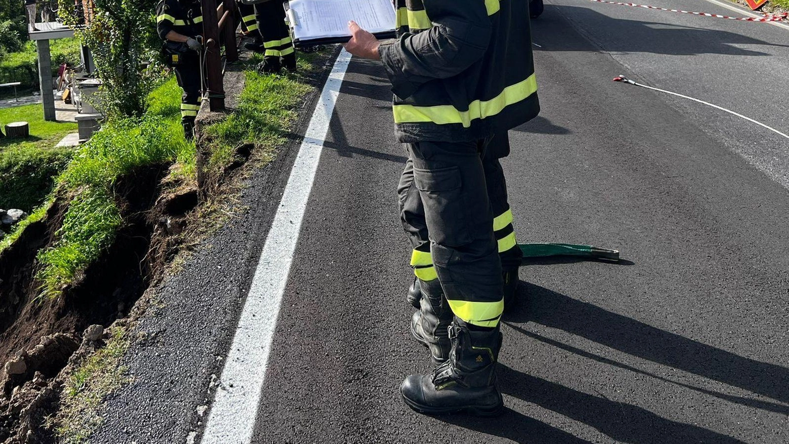 Frana sulla provinciale 10 per Carlazzo, evacuata un’abitazione Frana sulla provinciale 10 per Carlazzo, evacuata un’abitazione