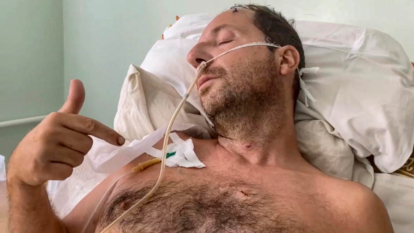 Mattia Sorbi, ferito nell'esplosione di una mina a Kherson (Ansa)