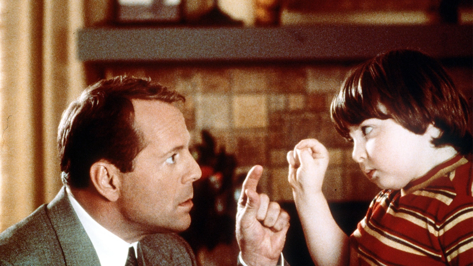 Bruce Willis e Spencer Breslin in una foto di scena del film ''Faccia a faccia'' 