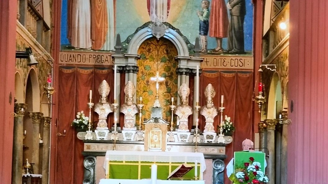 L’addio ai coniugi Lachi. La preghiera all’omelia: "No all’oscurità e alla notte di scelte irreparabili" L’addio ai coniugi Lachi. La preghiera all’omelia: "No all’oscurità e alla notte di scelte irreparabili"
