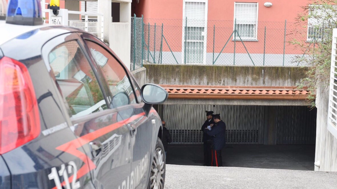 Carabinieri nel box dove è morto il 71enne (Cusa)