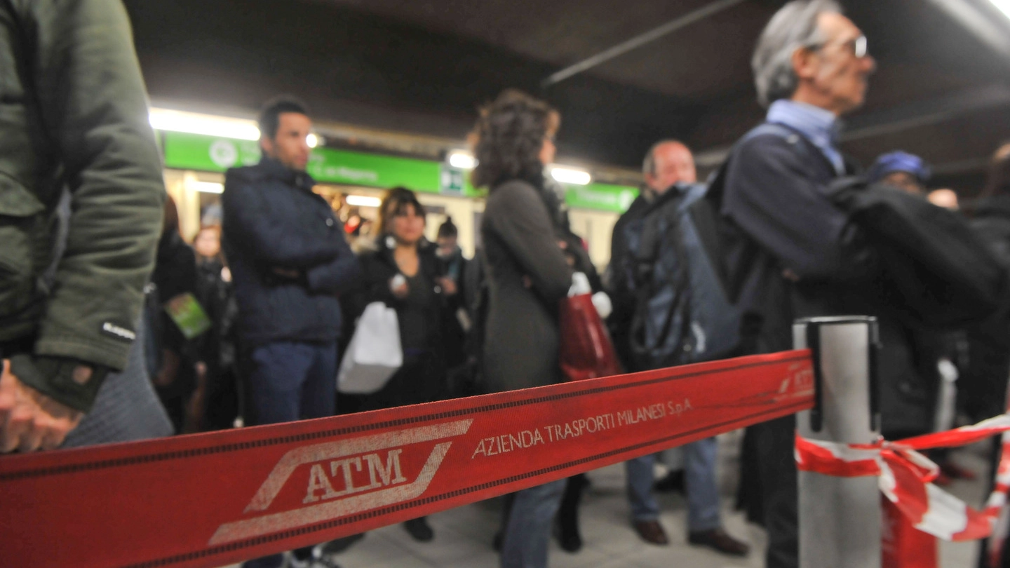 Sciopero dei mezzi pubblici a Milano (Newpress)
