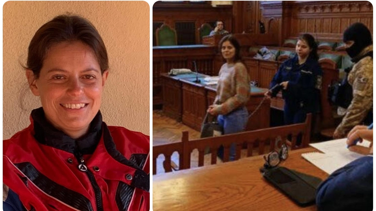 Ilaria Salis in primo piano e poi in tribunale, al guinzaglio, in Ungheria