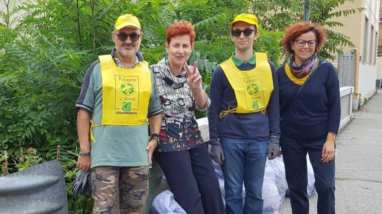 L’Arnetta non è una discarica: raccolti 14 sacchi di rifiuti abbandonati L’Arnetta non è una discarica: raccolti 14 sacchi di rifiuti abbandonati