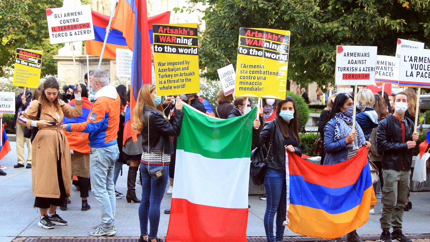 La manifestazione a Milano degli armeni in Italia
