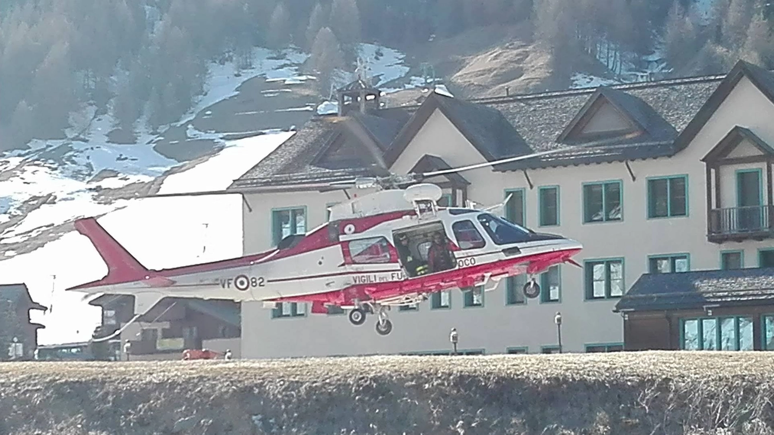 L'elicottero dei Vigili del fuoco sul posto per i soccorsi