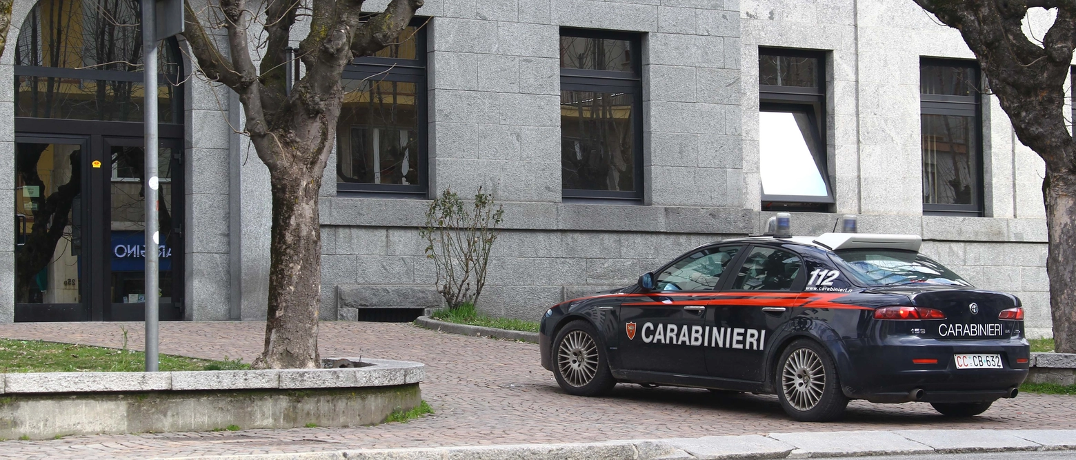 Sondrio, minaccia e strattona un bambino di 5 anni alla scuola materna: denunciato e multato