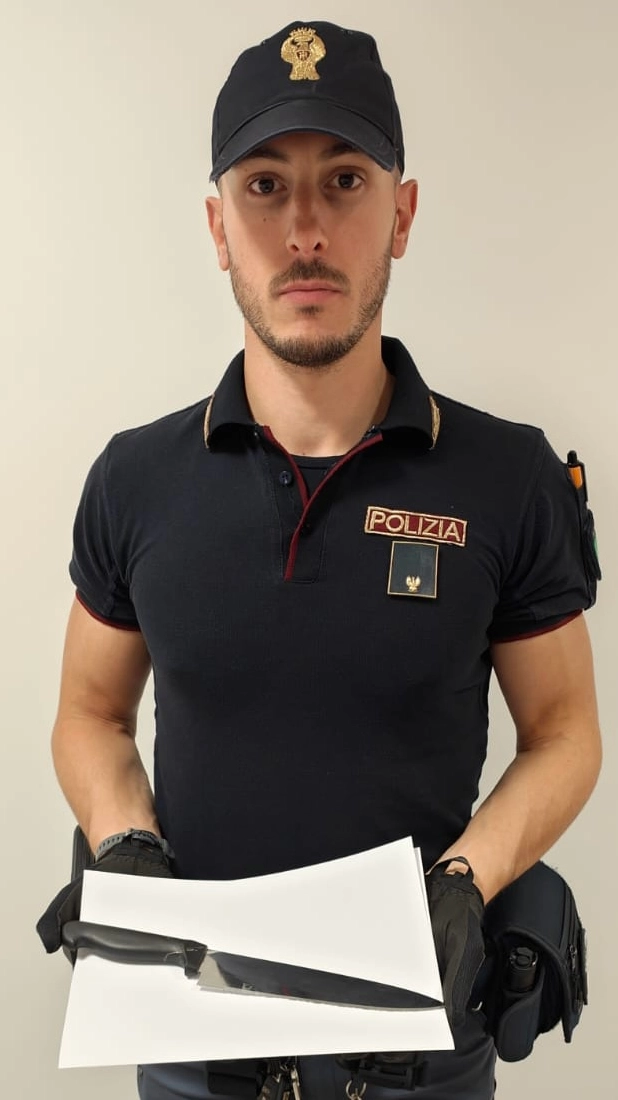 Il coltello utilizzato dal rapinatore