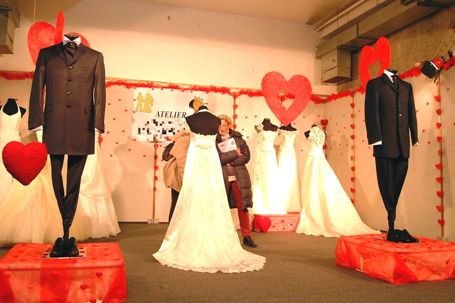 Un atelier di abiti da sposa (Foto Newpress)