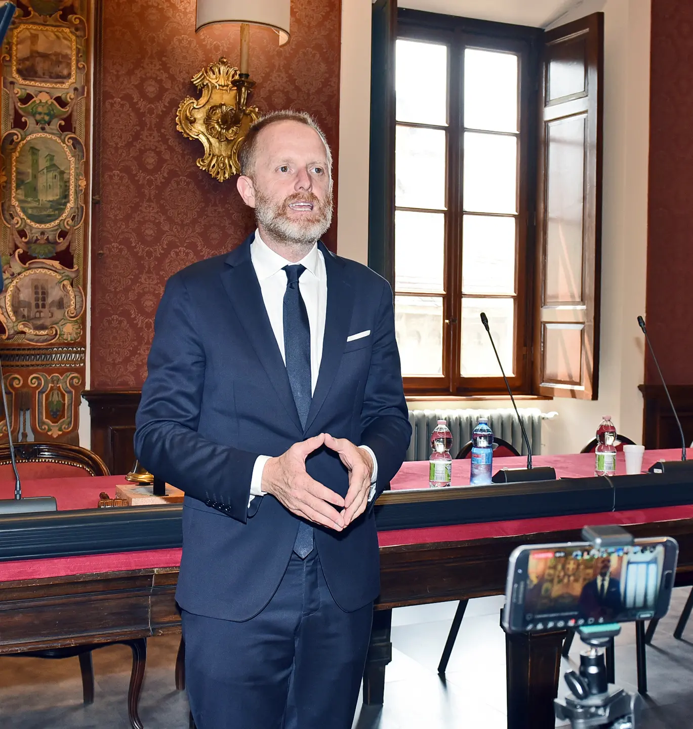 Caro bollette e risparmi, a Como si accorpano gli uffici pubblici